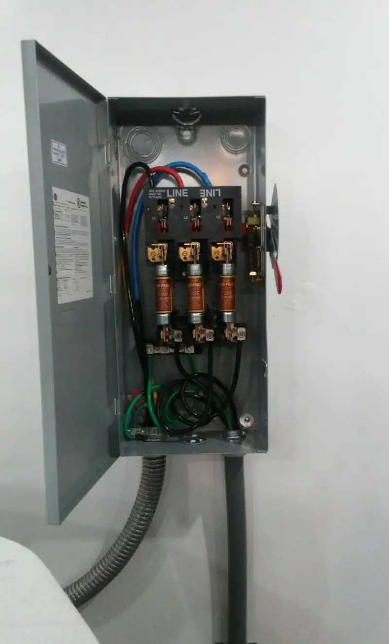 Three-phase disconnect switch installed for Smoke Detector Installation in Tolono